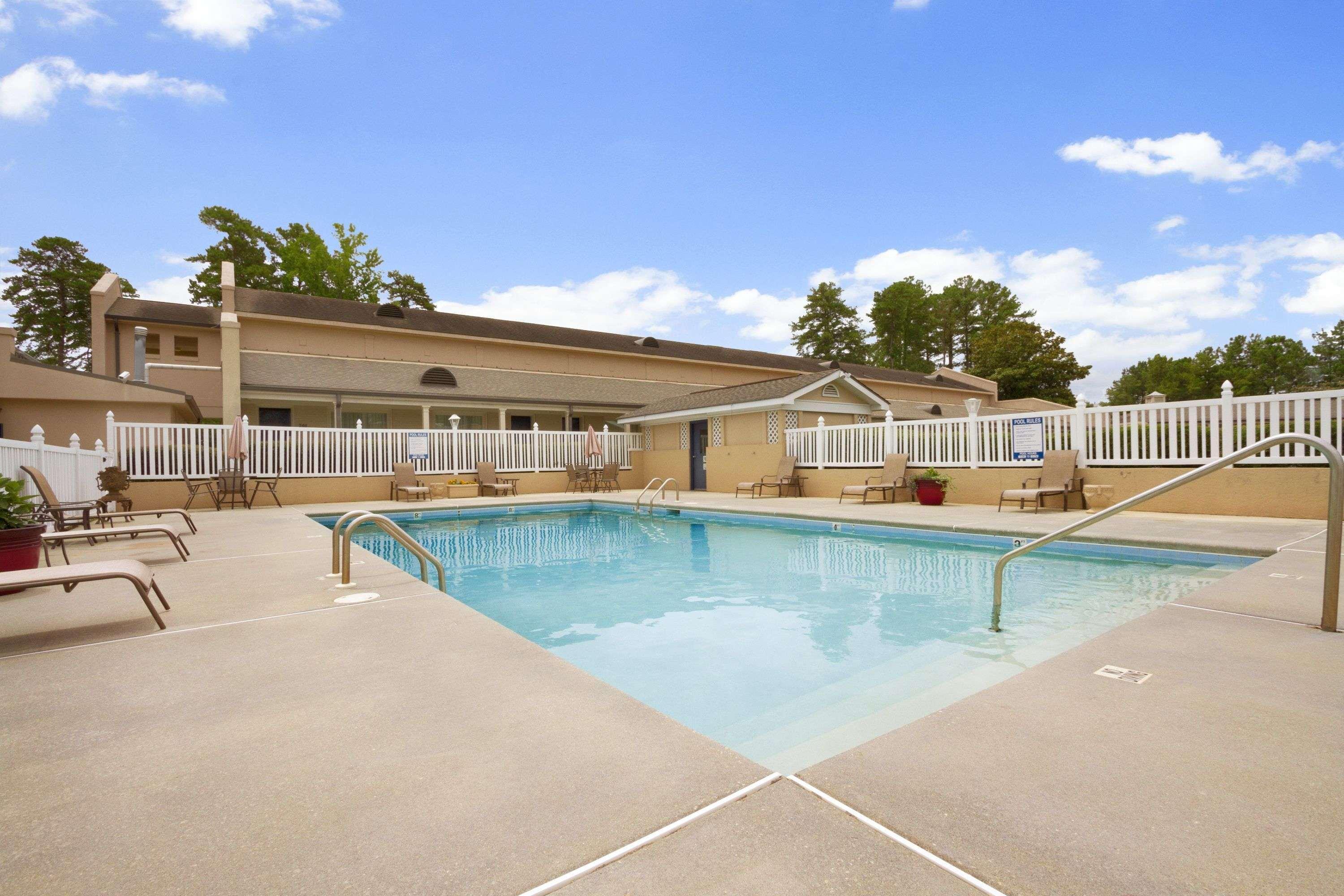 Days Inn By Wyndham Alexander City Buitenkant foto